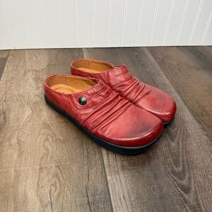 Earth Kalso Women's Slip On Clog Shoes Size 11 Red Leather Round Toe Comfort